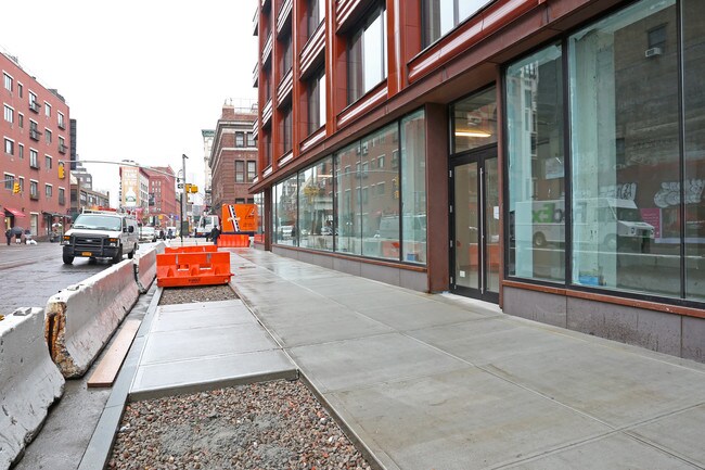 10 Bond St in New York, NY - Foto de edificio - Building Photo