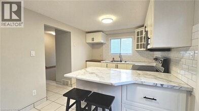 29 Folkstone Crescent in Kitchener, ON - Building Photo - Building Photo