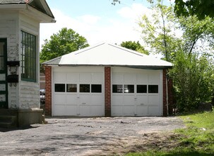 294 E Elm St in Torrington, CT - Foto de edificio - Building Photo
