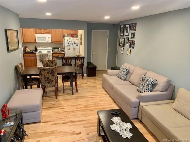 3004 Madison Ave in Bridgeport, CT - Building Photo - Building Photo