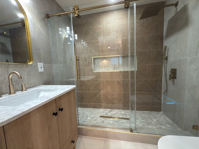 114 S Emerald Pl in Anaheim, CA - Building Photo - Building Photo