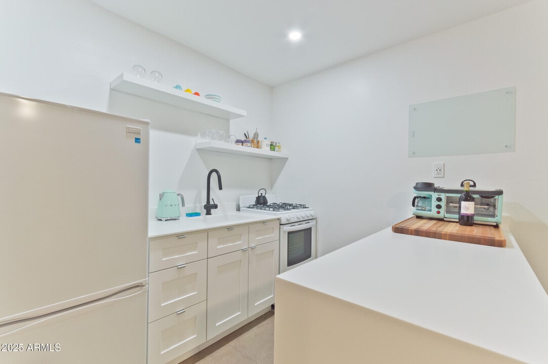 601 N 6th Ave-Unit -102 in Phoenix, AZ - Building Photo