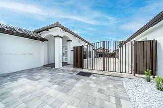 13026 NW 9th St in Miami, FL - Building Photo - Building Photo