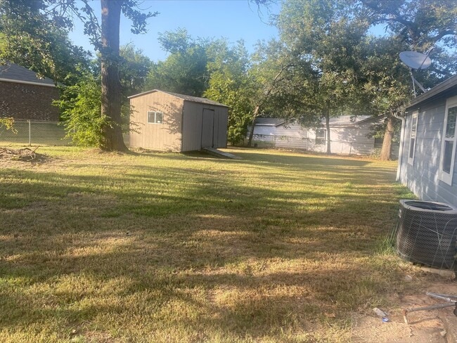 1191 Big Rock St in Canton, TX - Foto de edificio - Building Photo