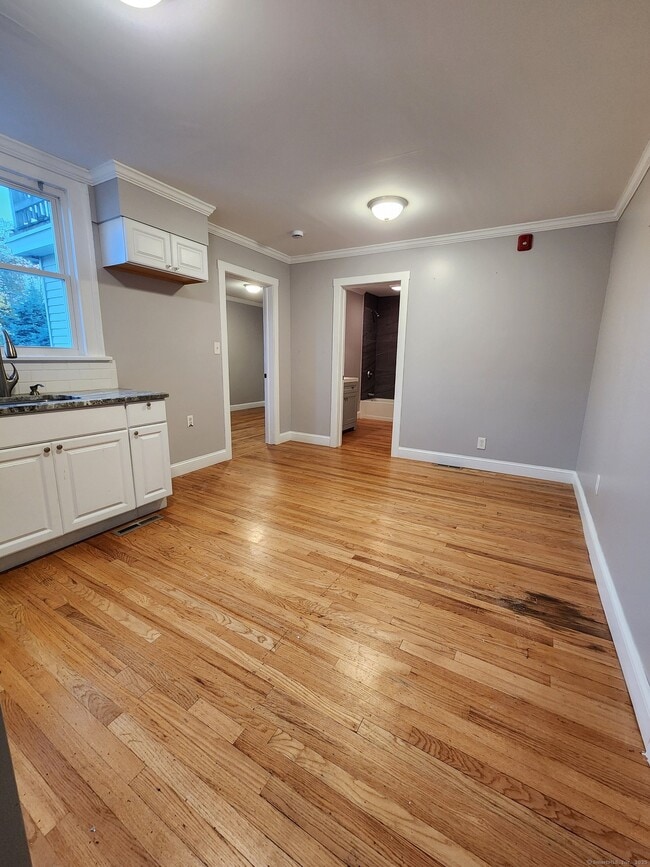 property at 782 Farmington Ave