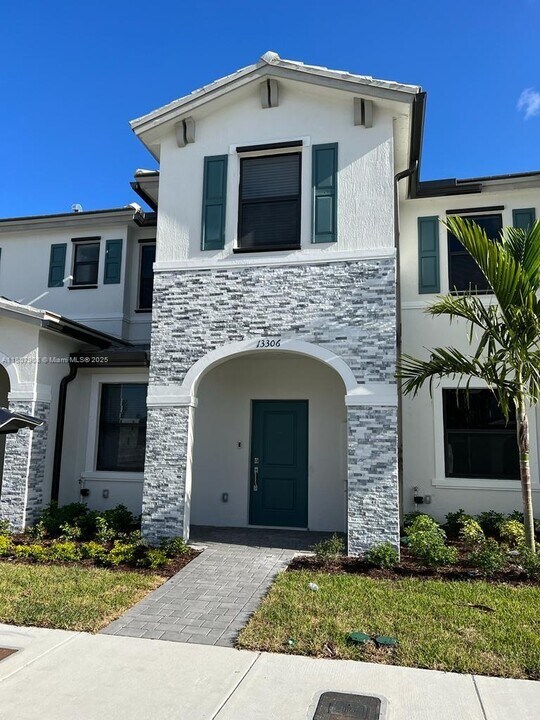 13306 SW 286th Terrace in Homestead, FL - Foto de edificio