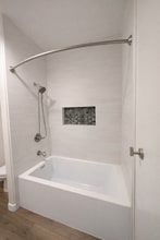 550 Camino de la Reina, Unit 550 in San Diego, CA - Building Photo - Building Photo