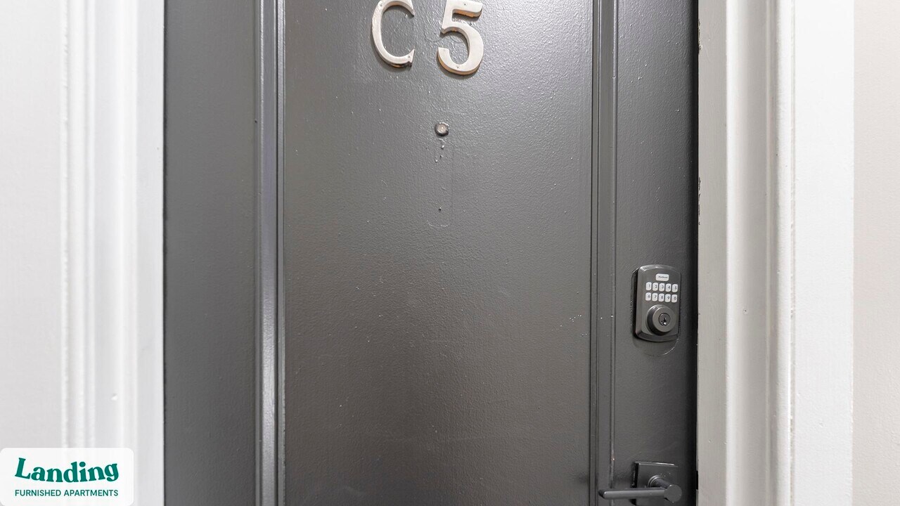 617 W Lexington St in Baltimore, MD - Building Photo