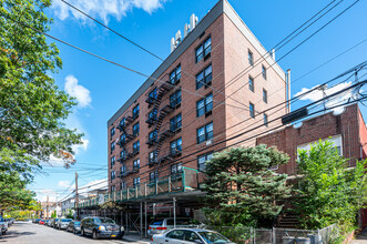 5021 39th Pl in Sunnyside, NY - Foto de edificio - Building Photo