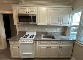 439 N Coast Hwy in Laguna Beach, CA - Building Photo