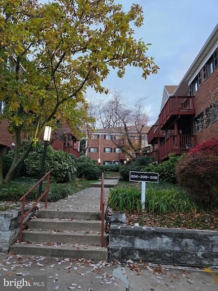 206 Skyhill Rd, Unit 8 in Alexandria, VA - Building Photo - Building Photo