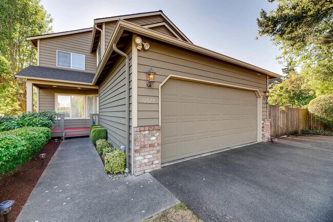 10623 Sand Point Way NE in Seattle, WA - Building Photo - Building Photo