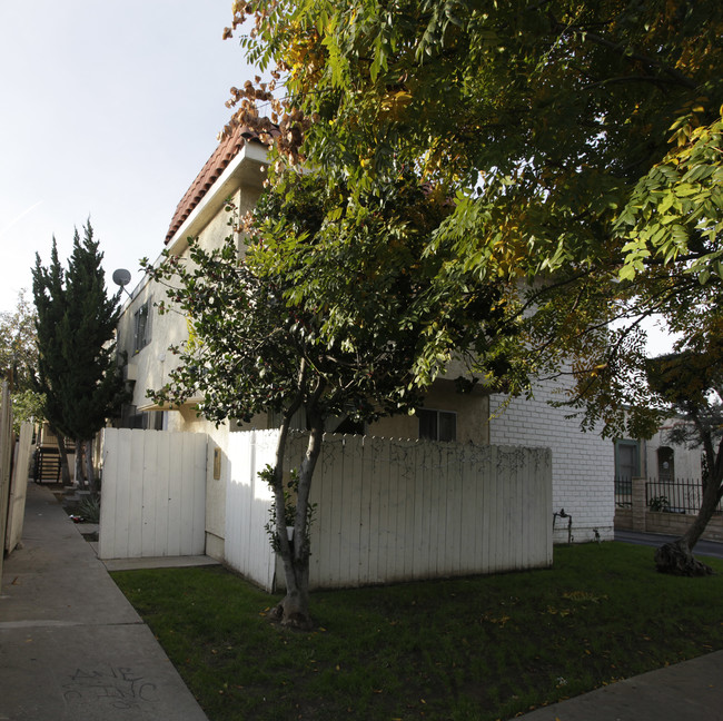 Erwin Apartments in Van Nuys, CA - Building Photo - Building Photo