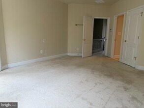 19461 Dover Cliffs Cir in Germantown, MD - Foto de edificio - Building Photo