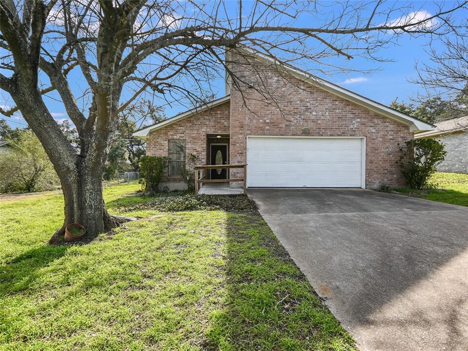 15205 Sun-Bird Ln in Austin, TX - Building Photo