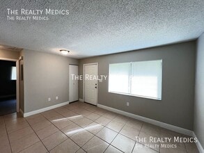 2000 NW 43rd St in Ocala, FL - Building Photo - Building Photo