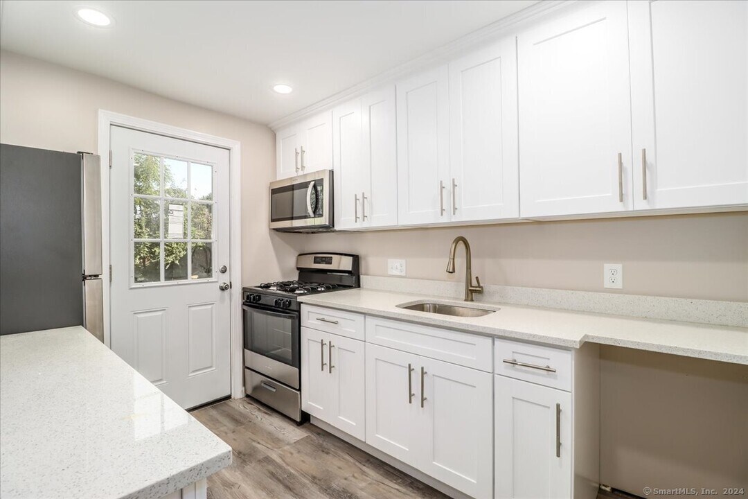 233 Melville Dr-Unit -A in Fairfield, CT - Building Photo