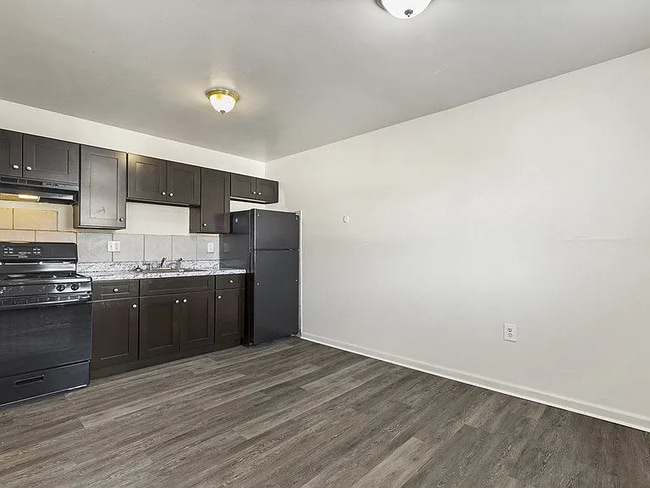 921 W Spencer St in Philadelphia, PA - Foto de edificio - Building Photo