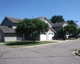 River Bluff Townhomes in Jackson, MN - Building Photo