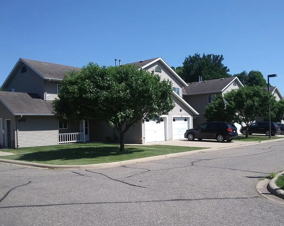 River Bluff Townhomes in Jackson, MN - Building Photo