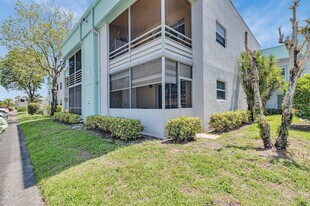 392 Monaco Ct in Delray Beach, FL - Building Photo