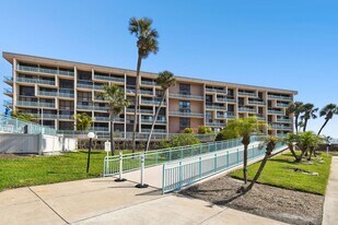 1 Key Capri in Treasure Island, FL - Building Photo