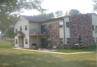 Willow Glen Apartments in Muskego, WI - Building Photo - Building Photo