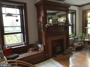 319 Green Ln in Philadelphia, PA - Building Photo - Building Photo