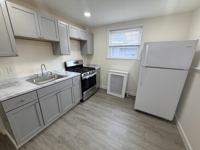 543 Broadway, Unit 1R in Somerville, MA - Foto de edificio - Building Photo