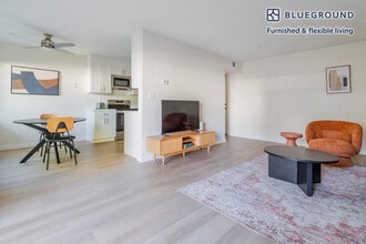 2721 Midtown Ct in Palo Alto, CA - Foto de edificio - Building Photo