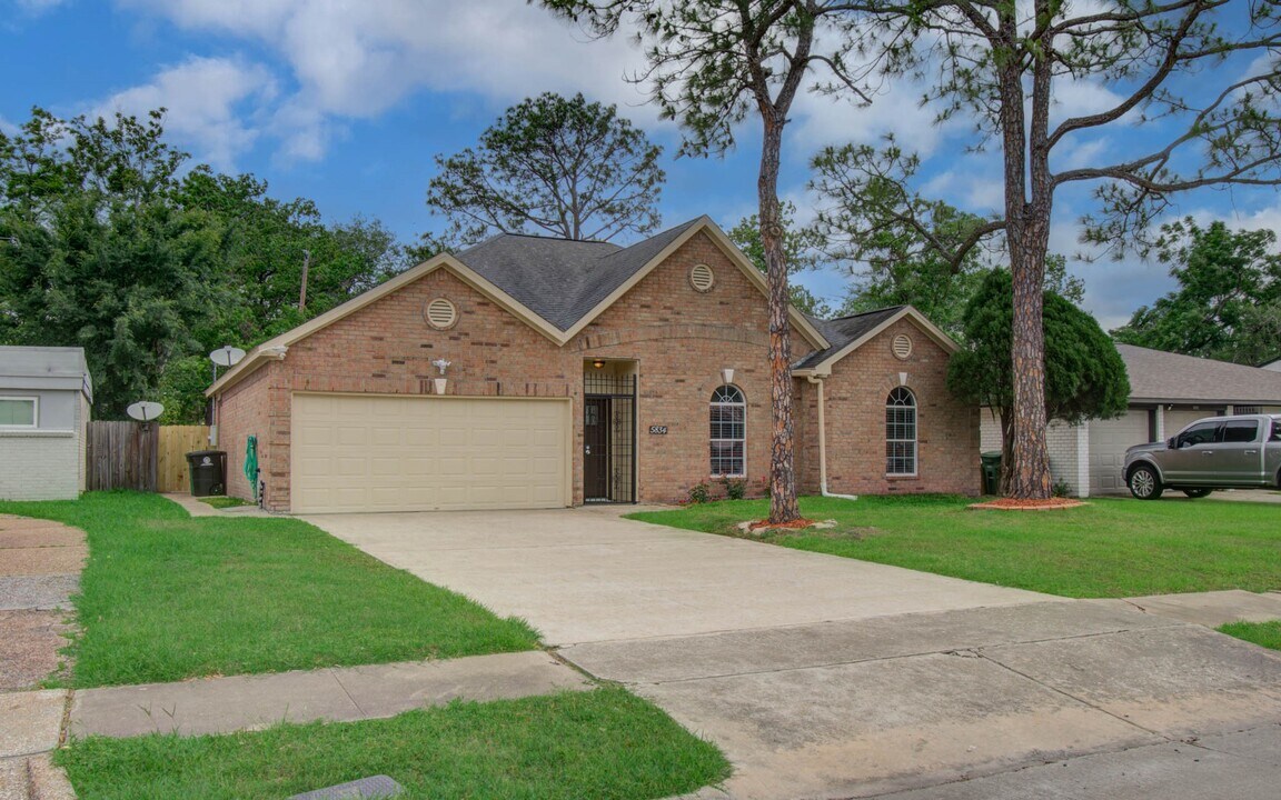 5834 W Airport Blvd in Houston, TX - Foto de edificio