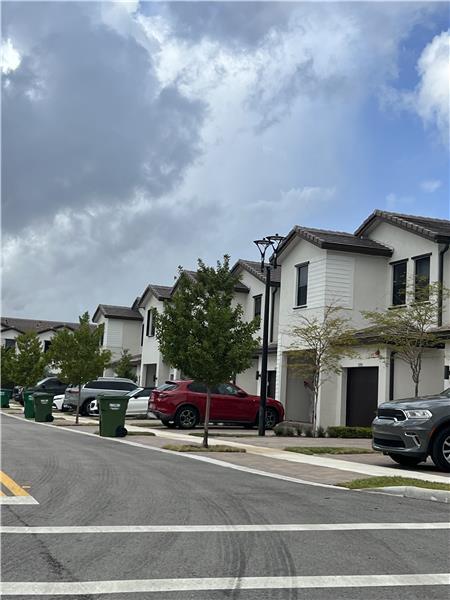 265 SW 159th Terrace in Pembroke Pines, FL - Building Photo - Building Photo