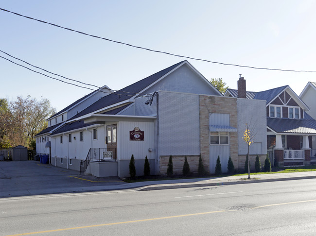 Colborne Cross Apartments