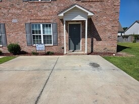 500 Hillshade Ct in Winterville, NC - Building Photo