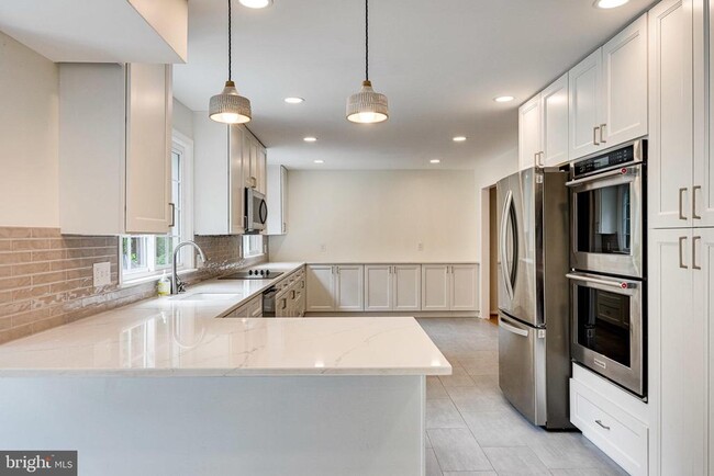 property at 12127 Holly Knoll Cir
