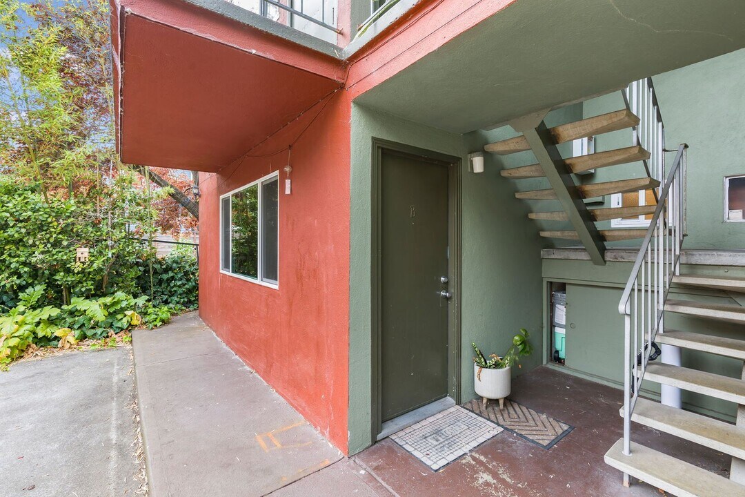 2218 Parker St in Berkeley, CA - Building Photo