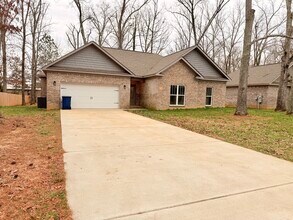 10515 Wall Triana Hwy in Toney, AL - Foto de edificio - Building Photo