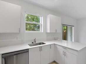106 SW 184th Ave in Pembroke Pines, FL - Building Photo - Building Photo