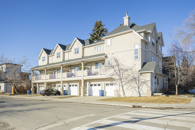 Winston Court in Calgary, AB - Building Photo - Building Photo