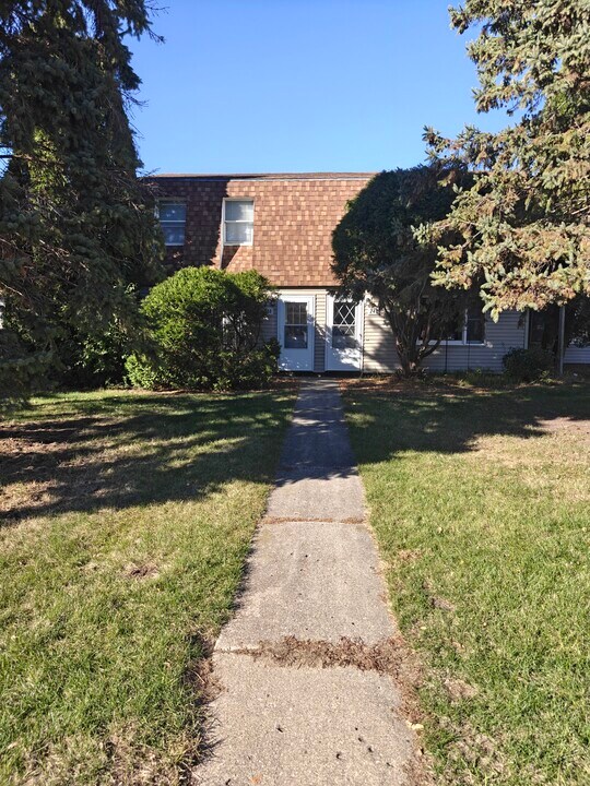 240 22nd St NW, Unit 250 22nd St NW in Owatonna, MN - Building Photo