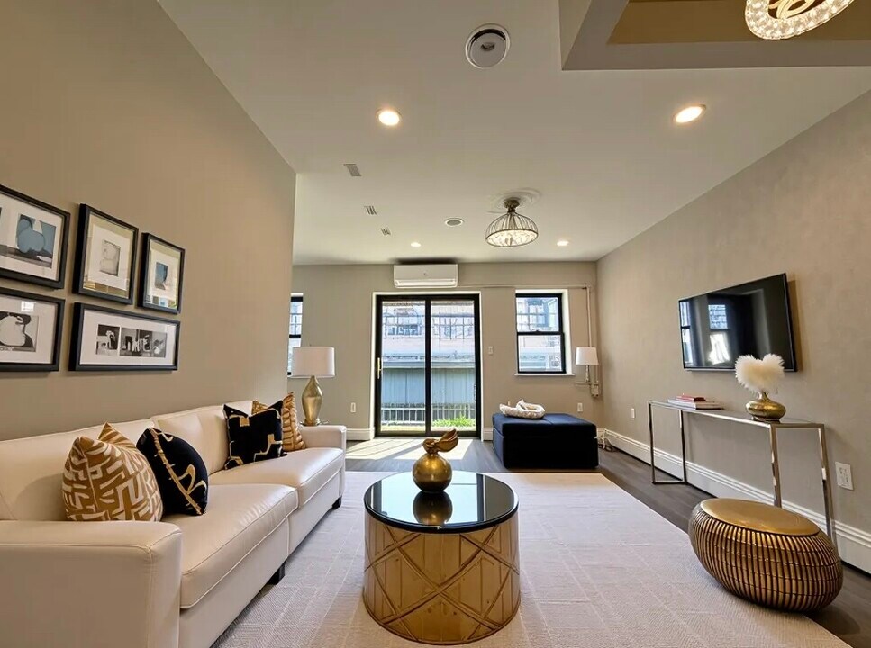 4512 23rd St, Unit 3 in Long Island City, NY - Building Photo