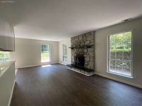 66 Homestead Village Dr in Warwick, NY - Building Photo - Building Photo