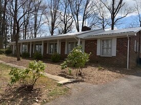 16348 Woodcliffe Dr in Abingdon, VA - Building Photo