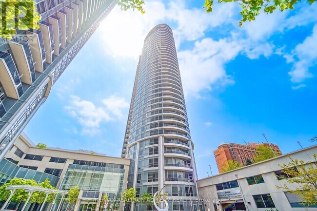 125 Village Green Square in Toronto, ON - Building Photo - Building Photo