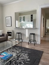 325 W 3rd St, Unit 402 in Long Beach, CA - Building Photo - Building Photo