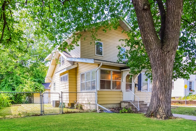 891 Hazelwood St in St. Paul, MN - Building Photo - Building Photo