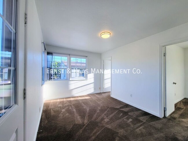244 E 56th St in Long Beach, CA - Building Photo - Building Photo