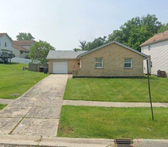 743 Mission Ave in University Park, IL - Building Photo