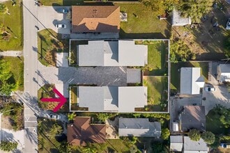 2066 Roselawn St in Sarasota, FL - Building Photo - Building Photo