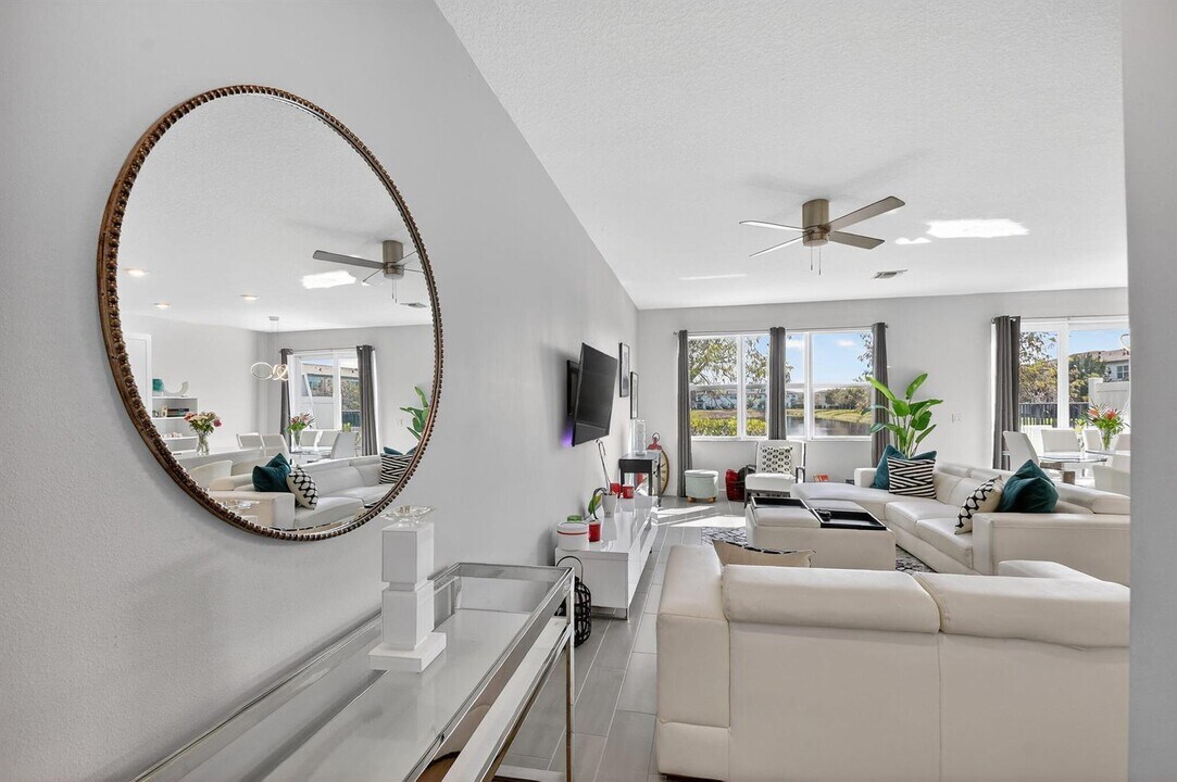 4790 Navali Dr in Wellington, FL - Building Photo